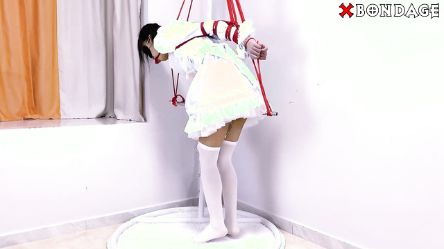 Chinesse Bondage - The cutie was hung on ropes