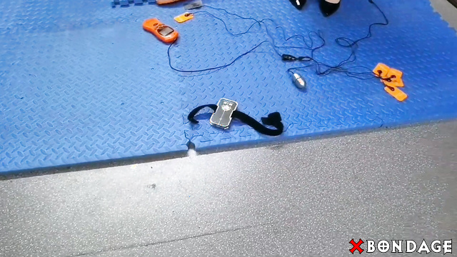 Chinese Bondage - Stimulation of the female body with a sex toy