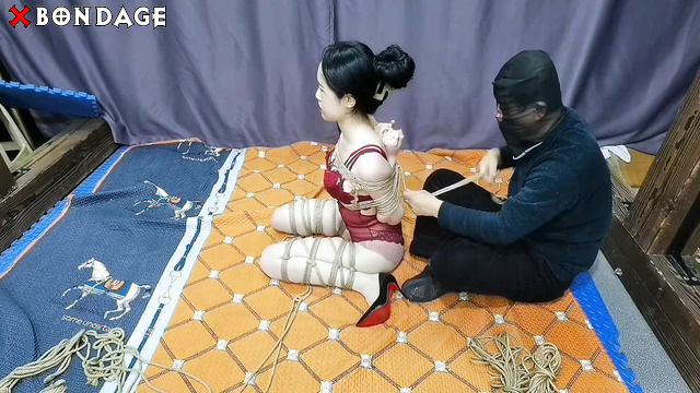 Chinese Bondage - Stimulation of the female body with a sex toy