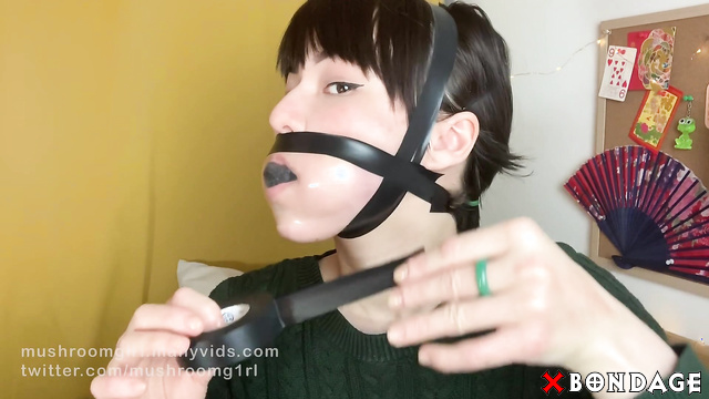 Mushroomgirl - Extreme self gag and reading a book