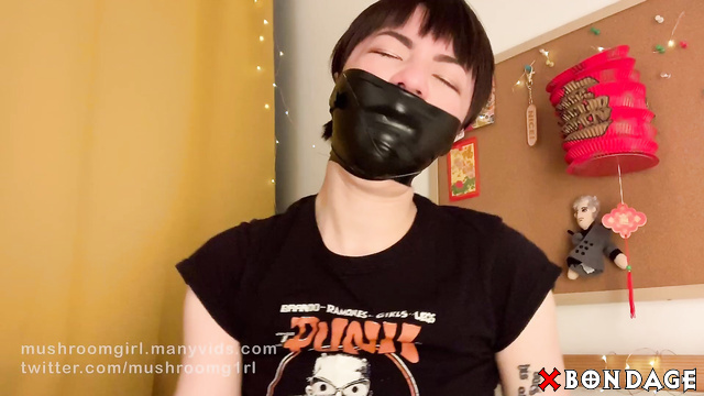Mushroomgirl - Testing duct tape on the mouth