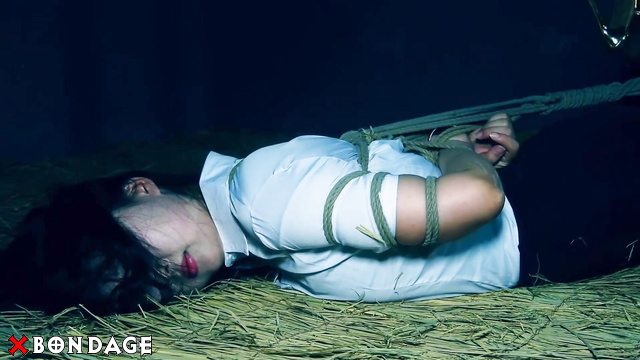 Chinese Bondage - Secretary in a rope