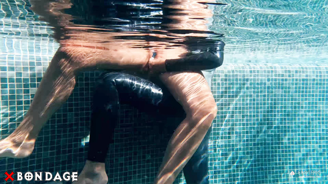 Latex Eroteric Femdom Shibari Bondage Underwater Struggling