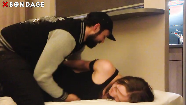 Kitzelseite TickleFun - From Playful To Brutal: Tickle Torment Starts in Hotel Room