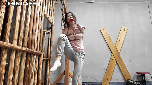 Comfy And Captured: Xiao's One Leg Tie Leads To Total Obedience