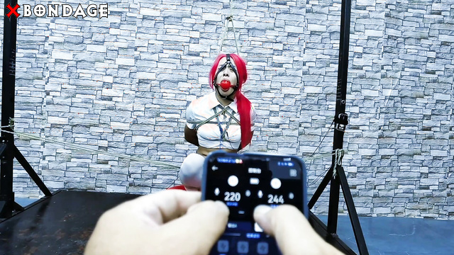 Tickling And Spanking: Pink Haired Slave Xixi Delightful Struggle