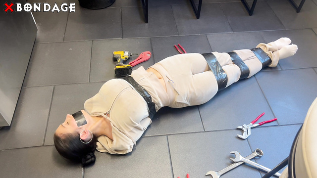 Tatti Roana Bondage - My Horny Local Plumber Wants To Take My Pussy
