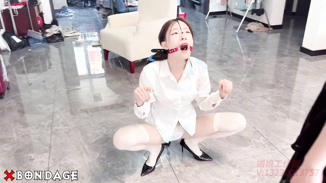 Meiniang's Original Show: Anal Balls and Abusing Skinny Female Boss In Pantyhose