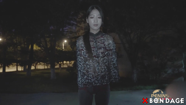 Peninsula Bondage - YT2963 - Walking Like a Kitty: Cute And Playful Lady Outdoor