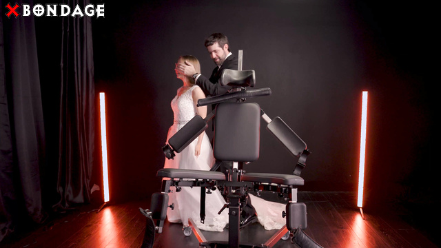 Cinematickink - Reese And Alixx Amour Use Two Girls One Chair To Taunt A Cuck